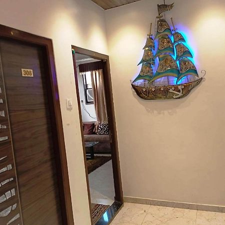 מלון Ulhāsnagar Nirvana Lodging & Boarding מראה חיצוני תמונה