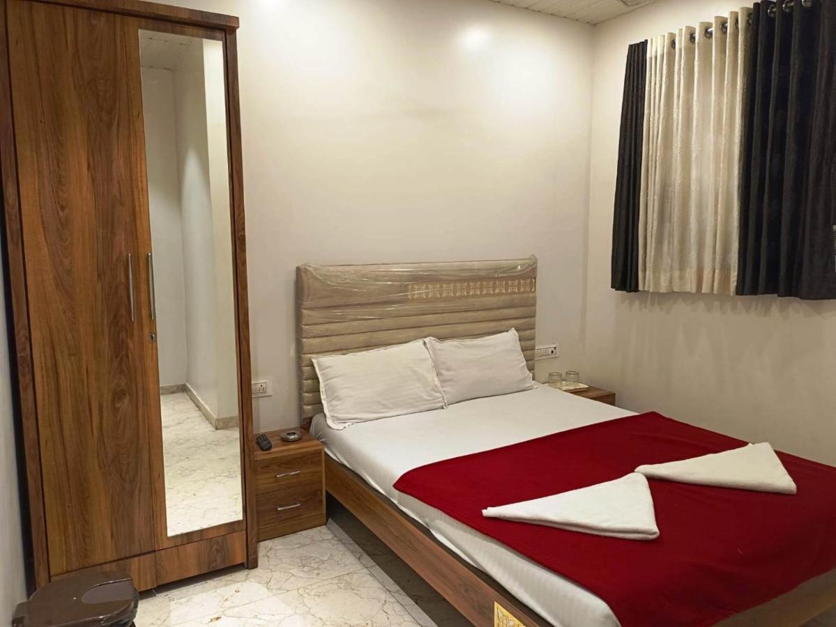 מלון Ulhāsnagar Nirvana Lodging & Boarding מראה חיצוני תמונה