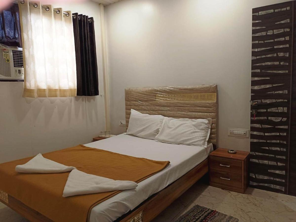מלון Ulhāsnagar Nirvana Lodging & Boarding מראה חיצוני תמונה