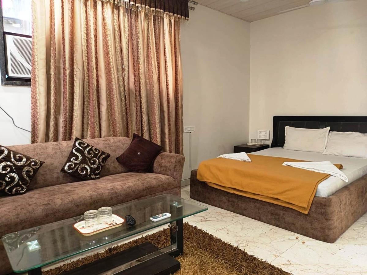 מלון Ulhāsnagar Nirvana Lodging & Boarding מראה חיצוני תמונה