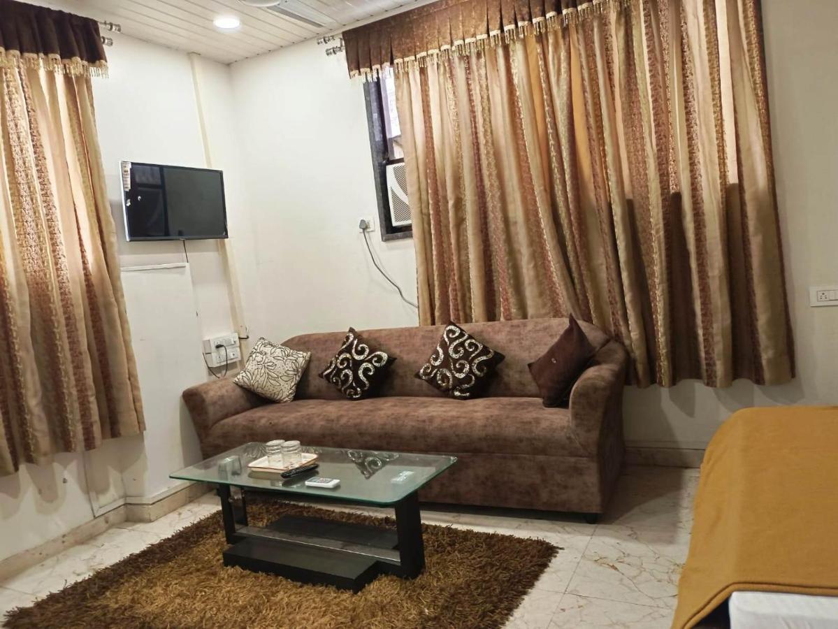 מלון Ulhāsnagar Nirvana Lodging & Boarding מראה חיצוני תמונה