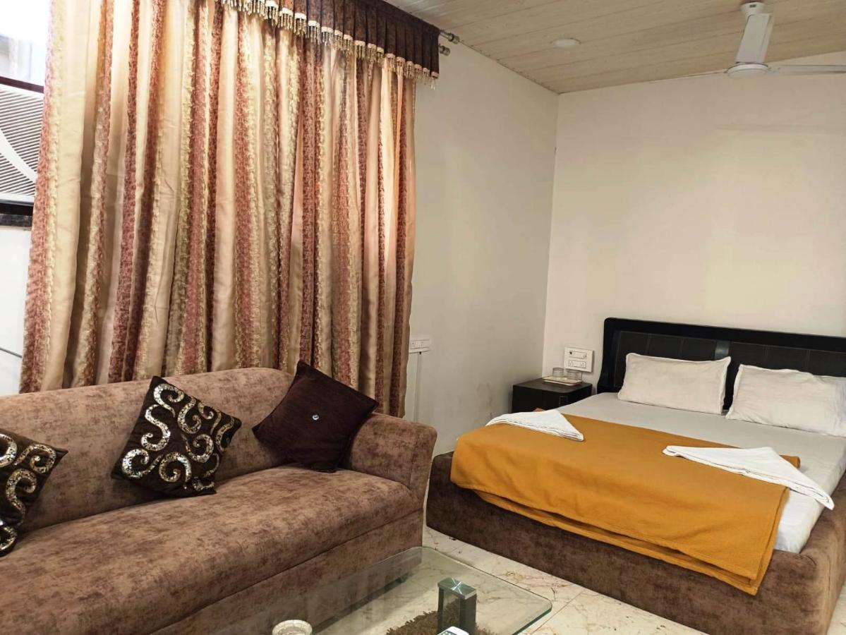 מלון Ulhāsnagar Nirvana Lodging & Boarding מראה חיצוני תמונה